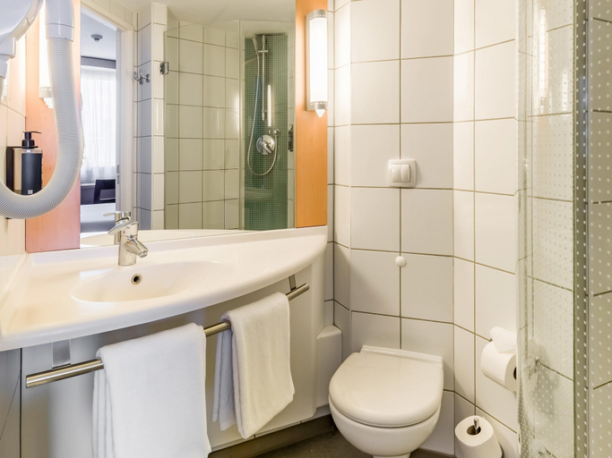 Bathroom 4, ibis Warszawa Reduta, Warsaw
