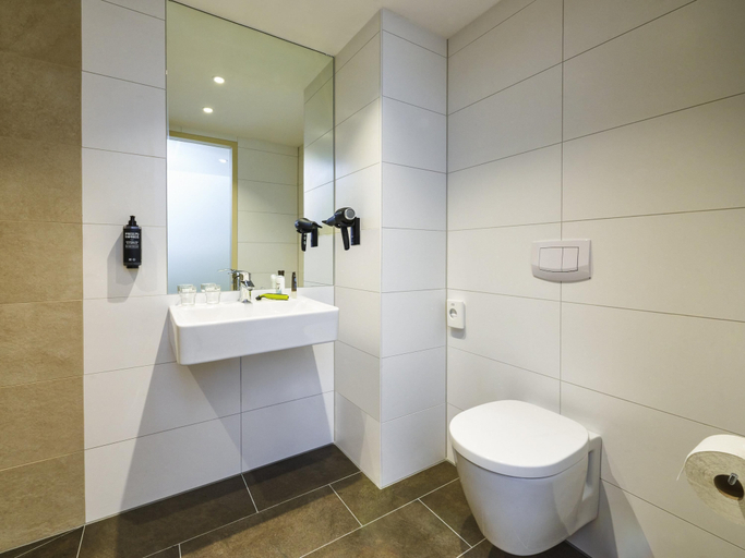 Bathroom 5, ibis Budget Singen, Konstanz
