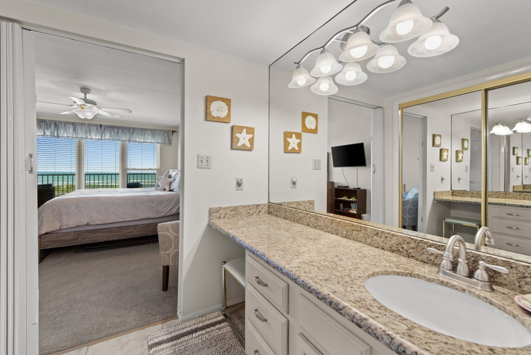 Room 5, Edgewater Unit #304 2 Bedroom Condo by RedAwning, Cameron