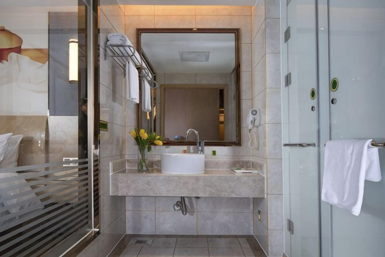 Bathroom 4, Vienna International Hotel (Taoyuan Longba), Changde