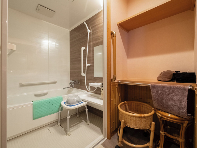 Bathroom 4, Haiya, Awara