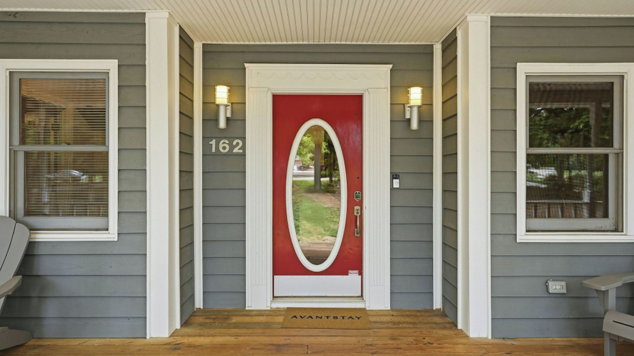 Exterior & Views 2, Porch Paradise by Avantstay New Pool, Firepit, Iredell