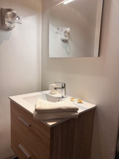 Bathroom 4, Savoy Hotel, Savoie