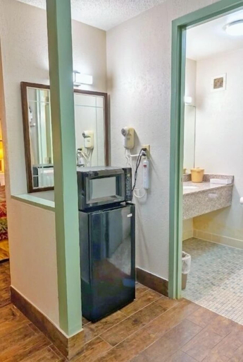 Bathroom 3, Galesburg Extended Stay I-74 (Newly Renovated), Knox