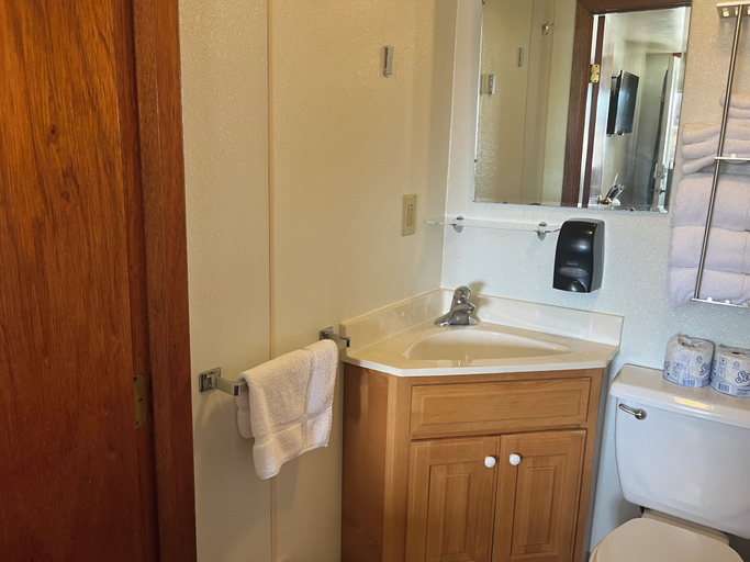 Bathroom 4, Jake's Corner Motel, Aurora