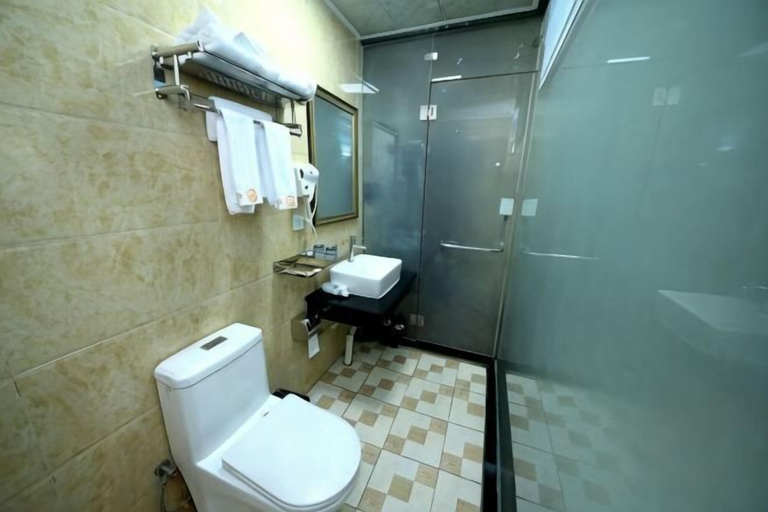 Bathroom 3, Yuzhong Baguo Hotel, Nanchong