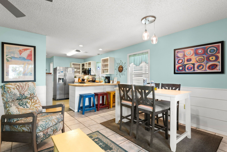 Food & Drinks, Beachside Villas, Walton
