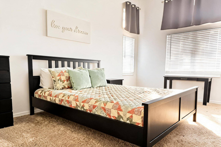 Room 4, 3BR Townhome Lake Berkley - Near Disney, Osceola
