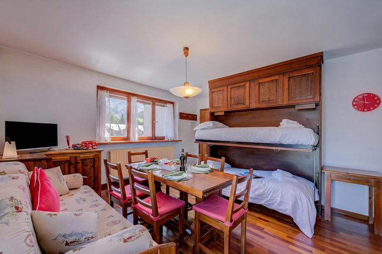 Room 4, Sestriere Terrace Apt Few Steps From Ski, Torino