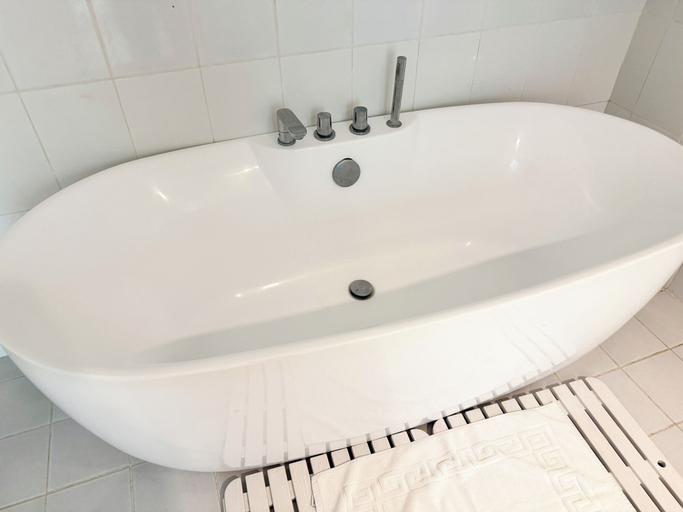 Bathroom 4, Coco Grande Hotel, Dumaguete City