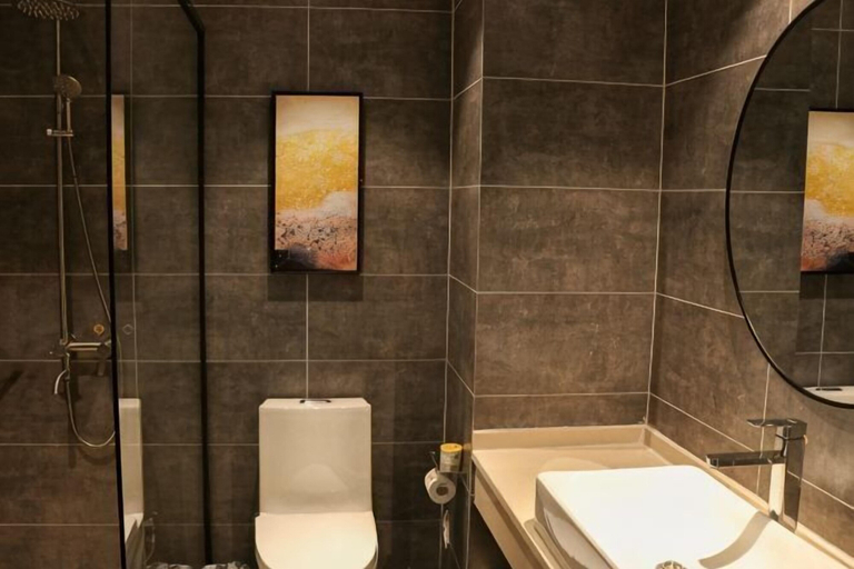 Bathroom 3, Yicheng Hotel (Maoming China First Beach), Maoming