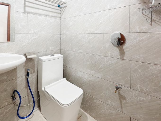 Bathroom 5, RedDoorz near RSUD dr. Soewandhie 3, Surabaya