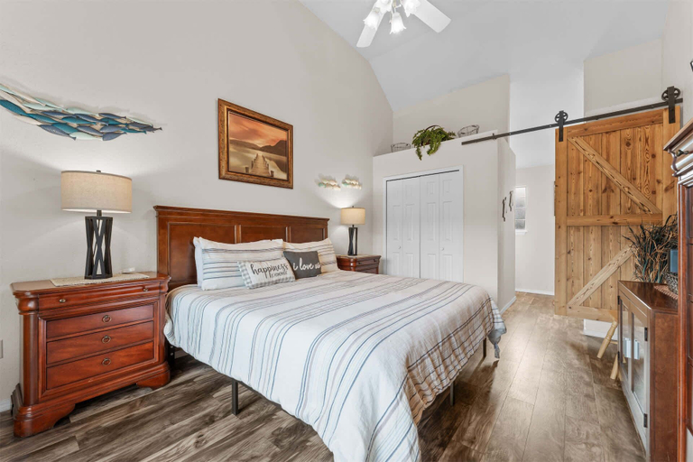 Bedroom 2, On Lake Time Taneycomo - Amazing Views, Taney