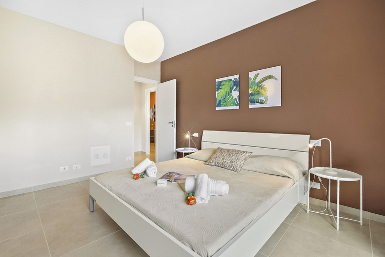 Room 4, The Golden View: 2-bed Apartment w/ AC, Verbano-Cusio-Ossola