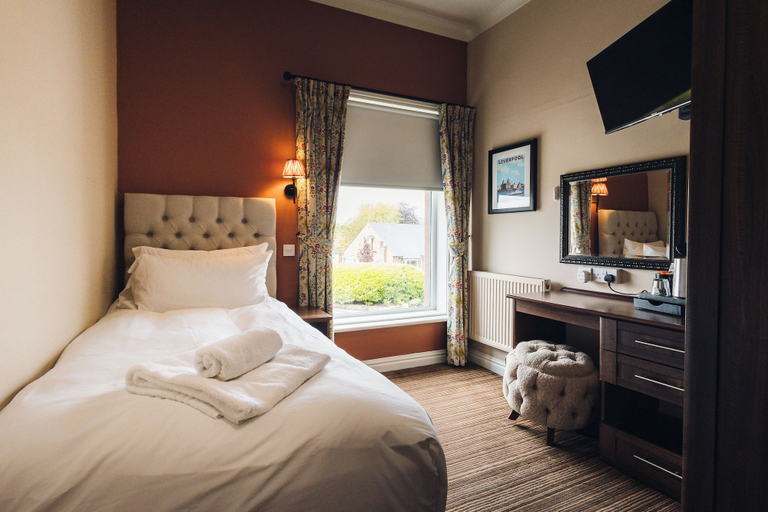 Bedroom 2, Griffin Inn, Saint Helens
