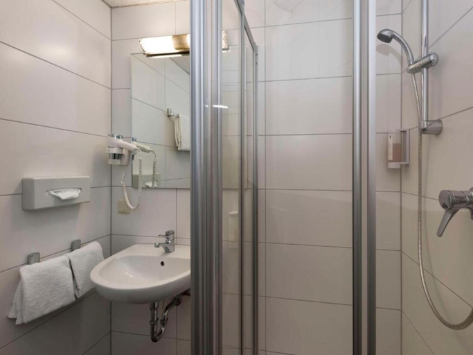 Bathroom 4, Braunschweig Seminarius Hotel by Belvilla, Braunschweig