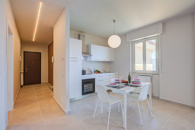 Private kitchen 3, The Golden View: 2-bed Apartment w/ AC, Verbano-Cusio-Ossola