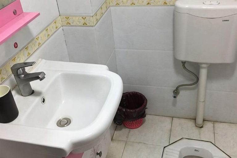 Bathroom 4, Huashijian Youth Hostel, Hengyang