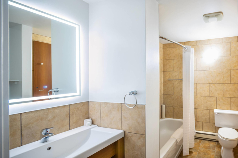 Bathroom 5, Clarion Pointe La Malbaie, Charlevoix-Est