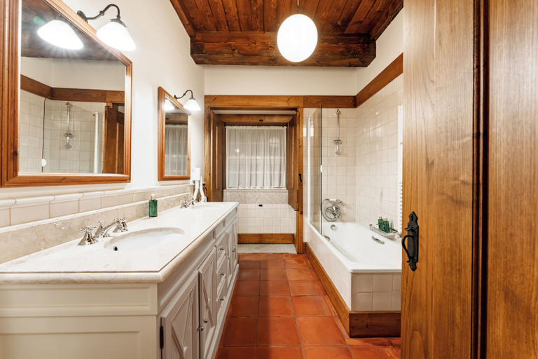 Bathroom 3, Casas da Memória, Tarouca
