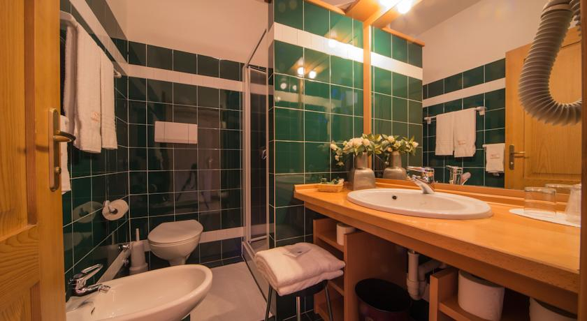 Bathroom 5, Park Hotel Sport, Trento
