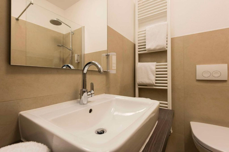 Bathroom 4, Braunschweig Seminarius Hotel by Belvilla, Braunschweig