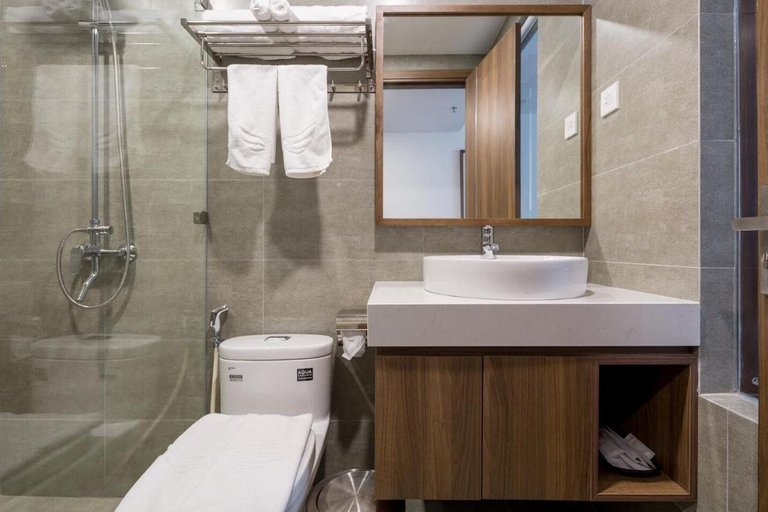 Bathroom 5, Amunra Ocean Hotel, Da Nang