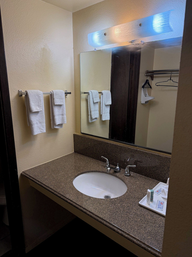 Bathroom 3, Americas Inn, Hamilton