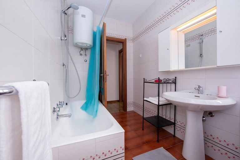 Bathroom 3, Balcone di Perledo, Lecco