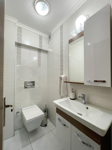 Bathroom 3, Xox Apart Hotel, Ula