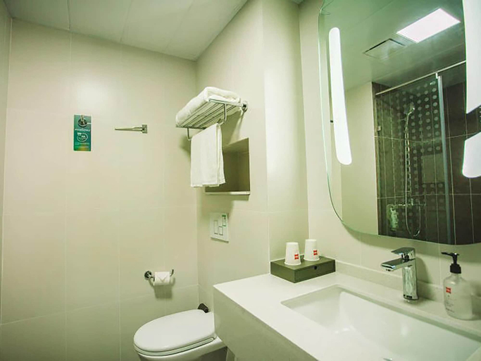 Bathroom 3, Ibis Lanzhou Xigu Yumen Street Hotel, Lanzhou