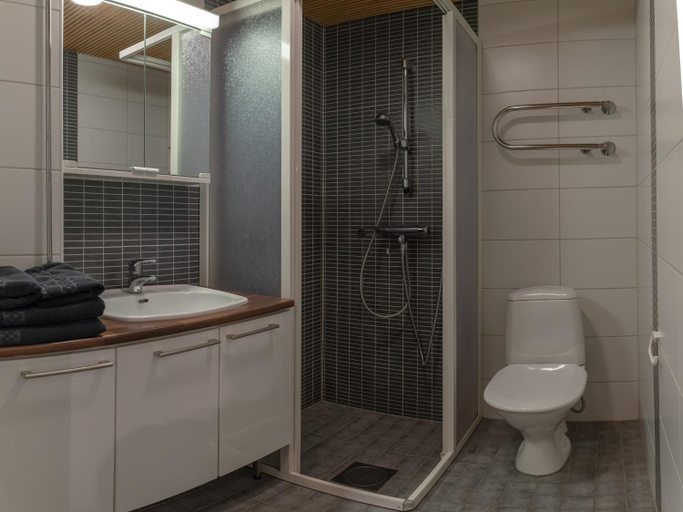 Bathroom 3, Tanhuvaaran urheiluopisto & Sport Resort, Southern Savonia