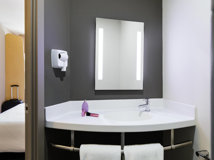 Bathroom 4, Ibis Tijuana Zona Rio, Tijuana