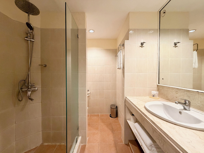 Bathroom 4, Coco Grande Hotel, Dumaguete City