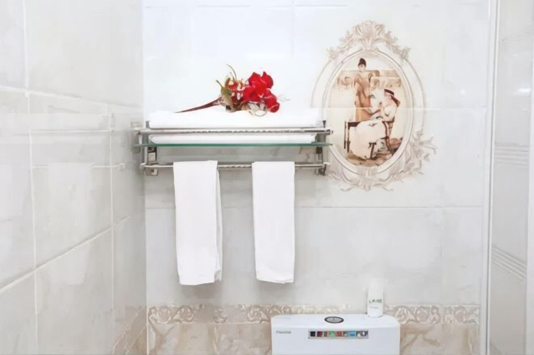 Bathroom 3, Tiancheng Hotel, Dali Bai