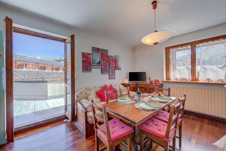 Dining room 2, Sestriere Terrace Apt Few Steps From Ski, Torino