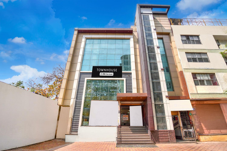 Entrance 5, Townhouse Z Square Mall Formerly The Mall Road Inn, Kanpur Nagar