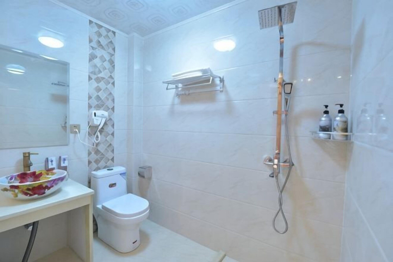 Bathroom 3, Jinxiu Nianhua Inn, Jiaxing