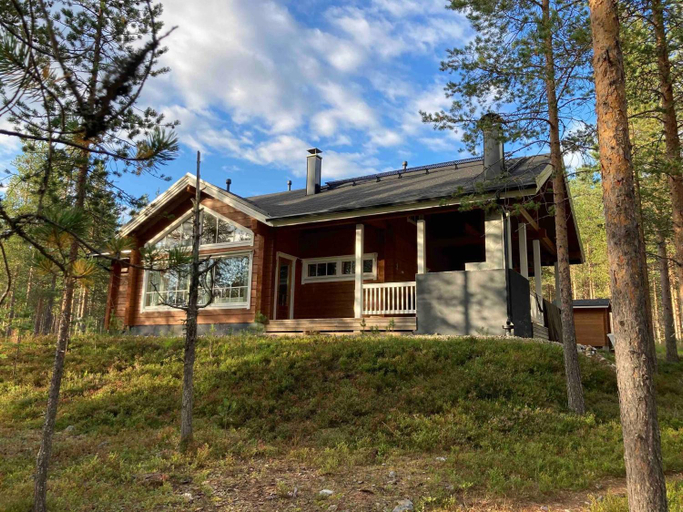 4, Charming Lapland Villa with Mountain Views, Private Sauna and Outdoor hottub, Lapland