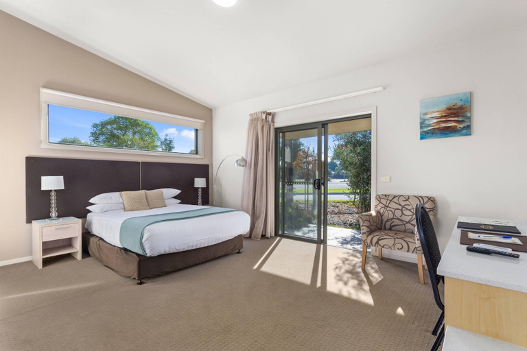 Bedroom 3, Quality Hotel Point Cook, Melbourne