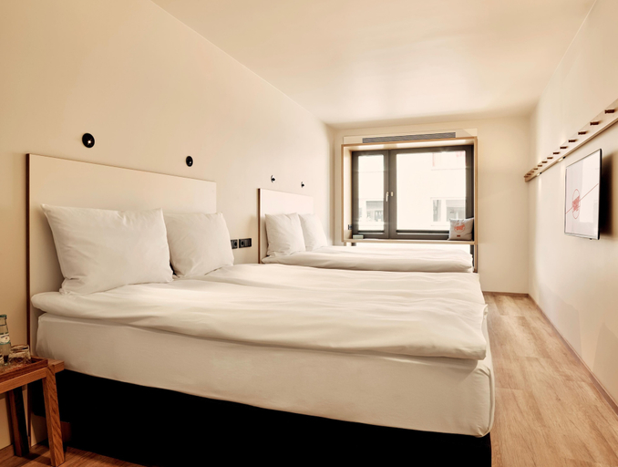 Bedroom 2, Schwabinger Wahrheit by Geisel, München