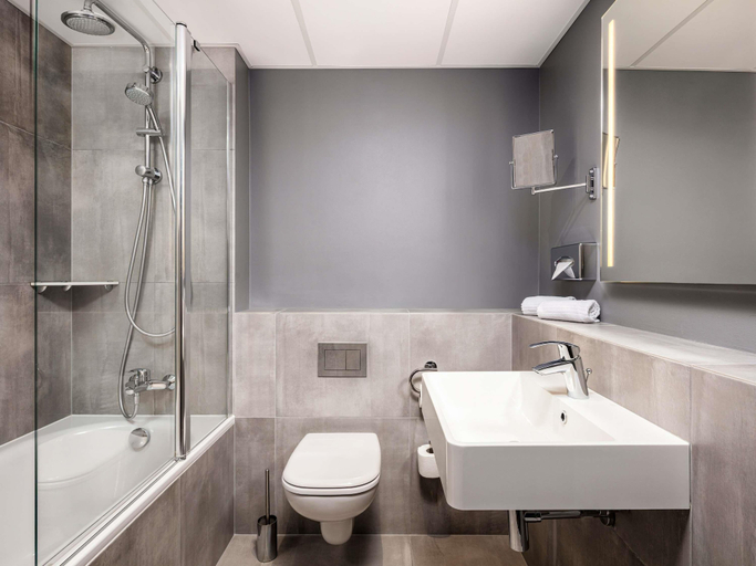 Bathroom 5, Novotel Poznan Centrum, Poznań City