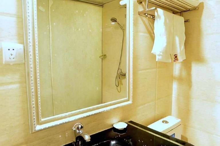 Bathroom 3, Super 8 Hotel (Korla Tianshan West Road), Bayin'gholin Mongol