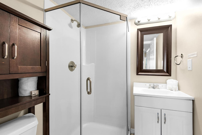 Bathroom 5, Sundunes 162, Escambia