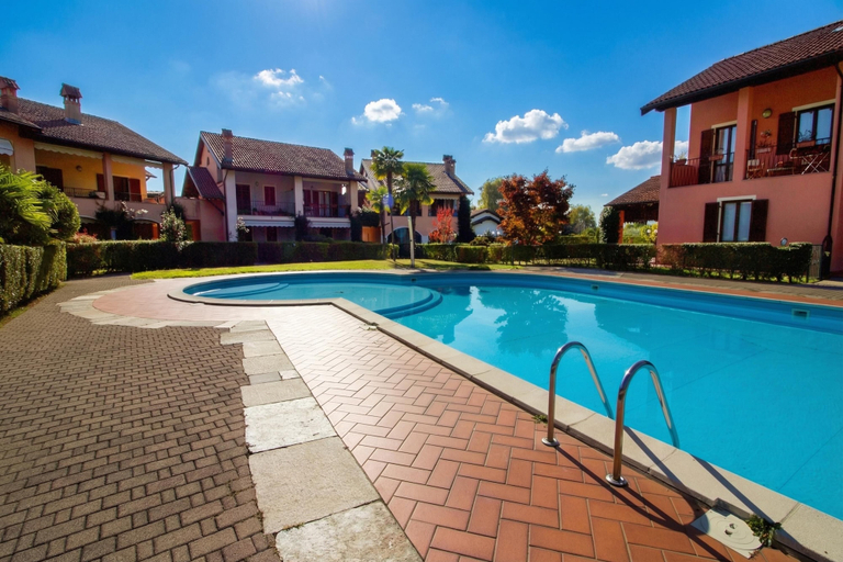 Sport & Beauty 5, Sunflower Relax Pool and Terrace, Novara
