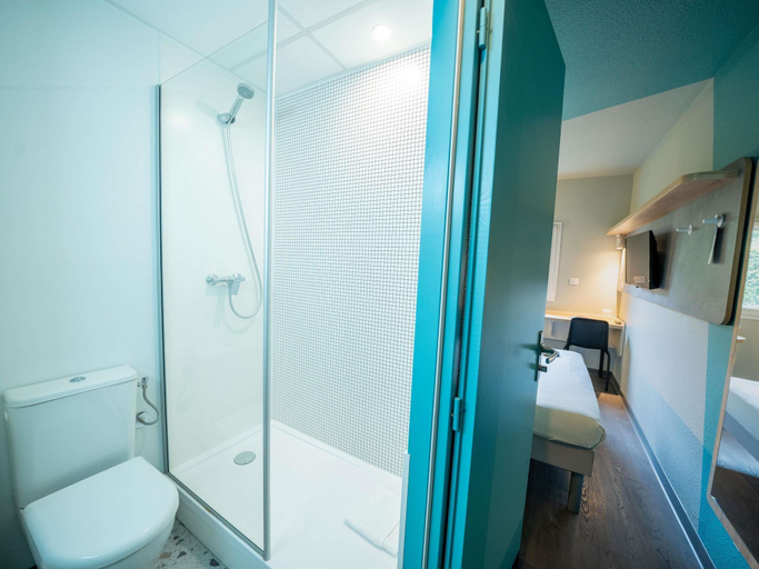 Bathroom 3, ibis budget Narbonne Est, Aude