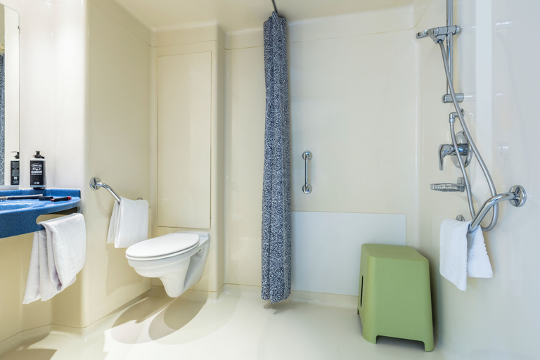 Bathroom 5, ibis budget Basel Pratteln, Liestal