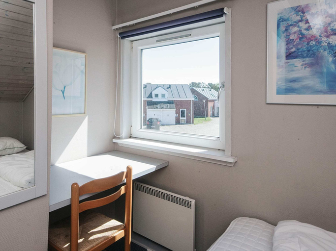 Bedroom 2, 6 Person Holiday Home in Romo, Tønder
