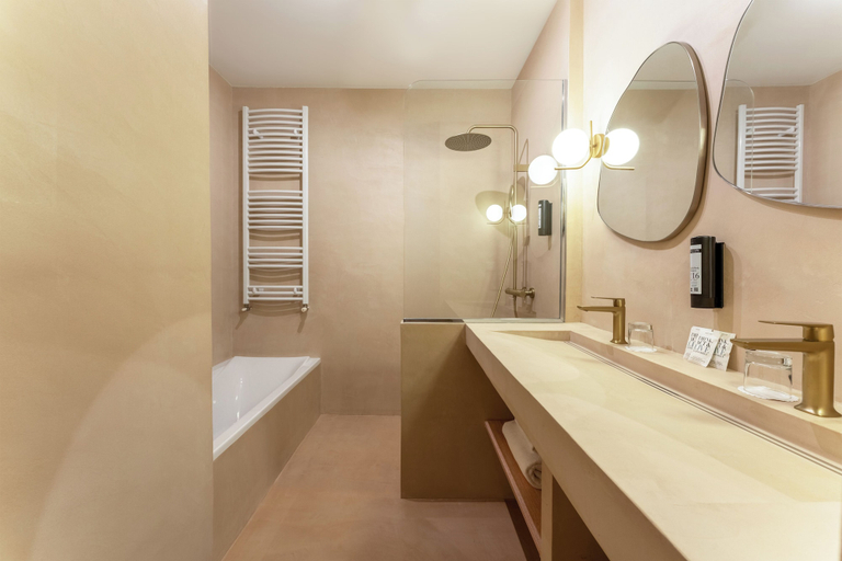 Bathroom 5, Hôtel la Magnaneraie, Gard