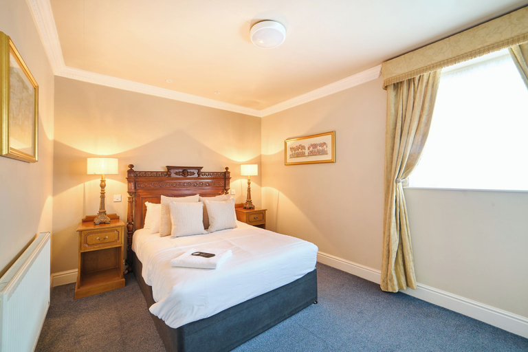 Bedroom 3, The Atherstone Red Lion Hotel, Warwickshire